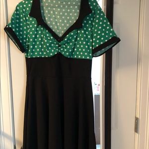 Super flattering 50s inspired dress